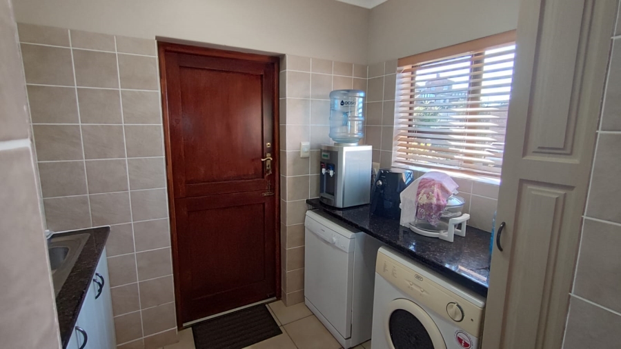 6 Bedroom Property for Sale in Stilbaai Wes Western Cape